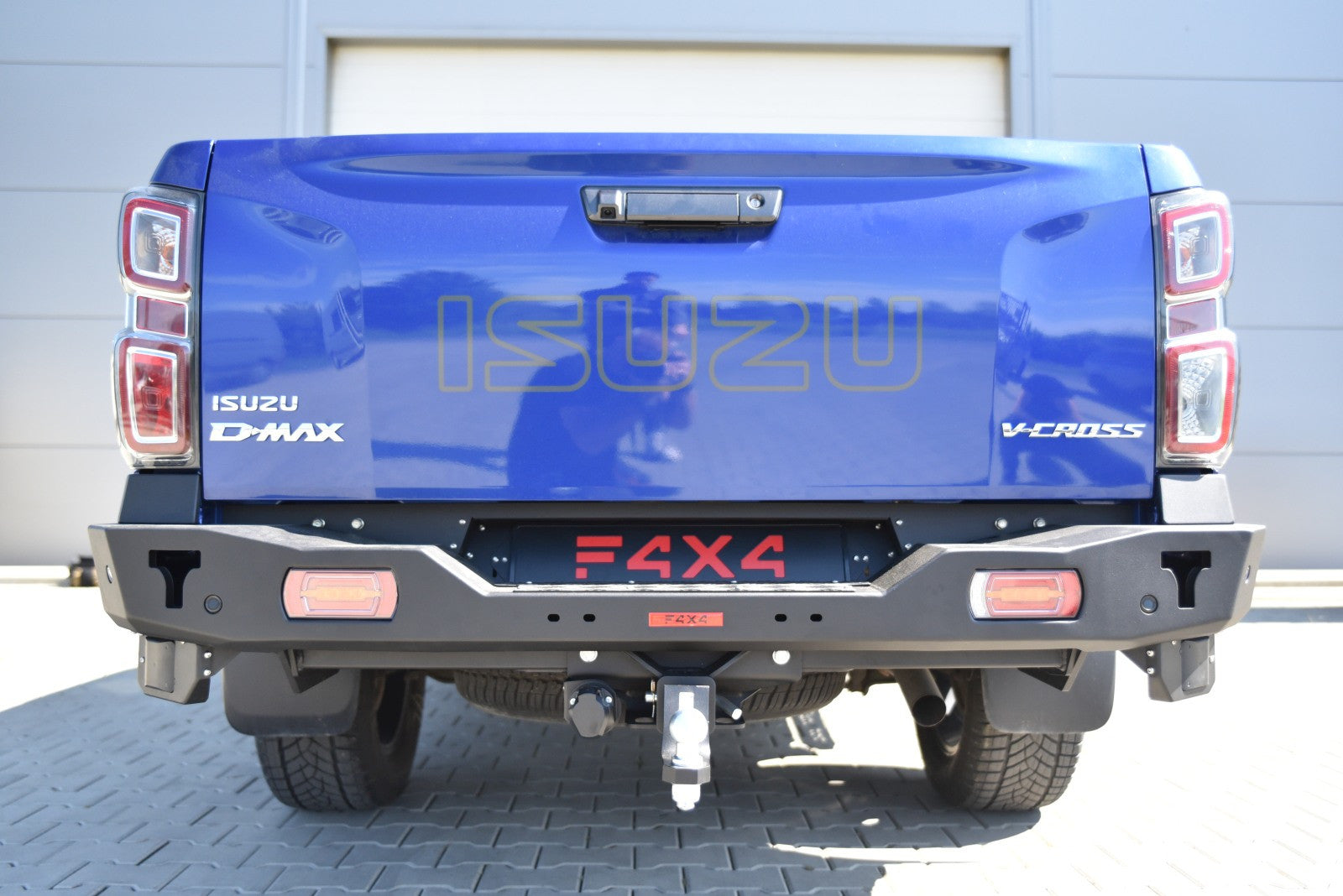 Zderzak tył z lampami LED Isuzu D-MAX 2020-