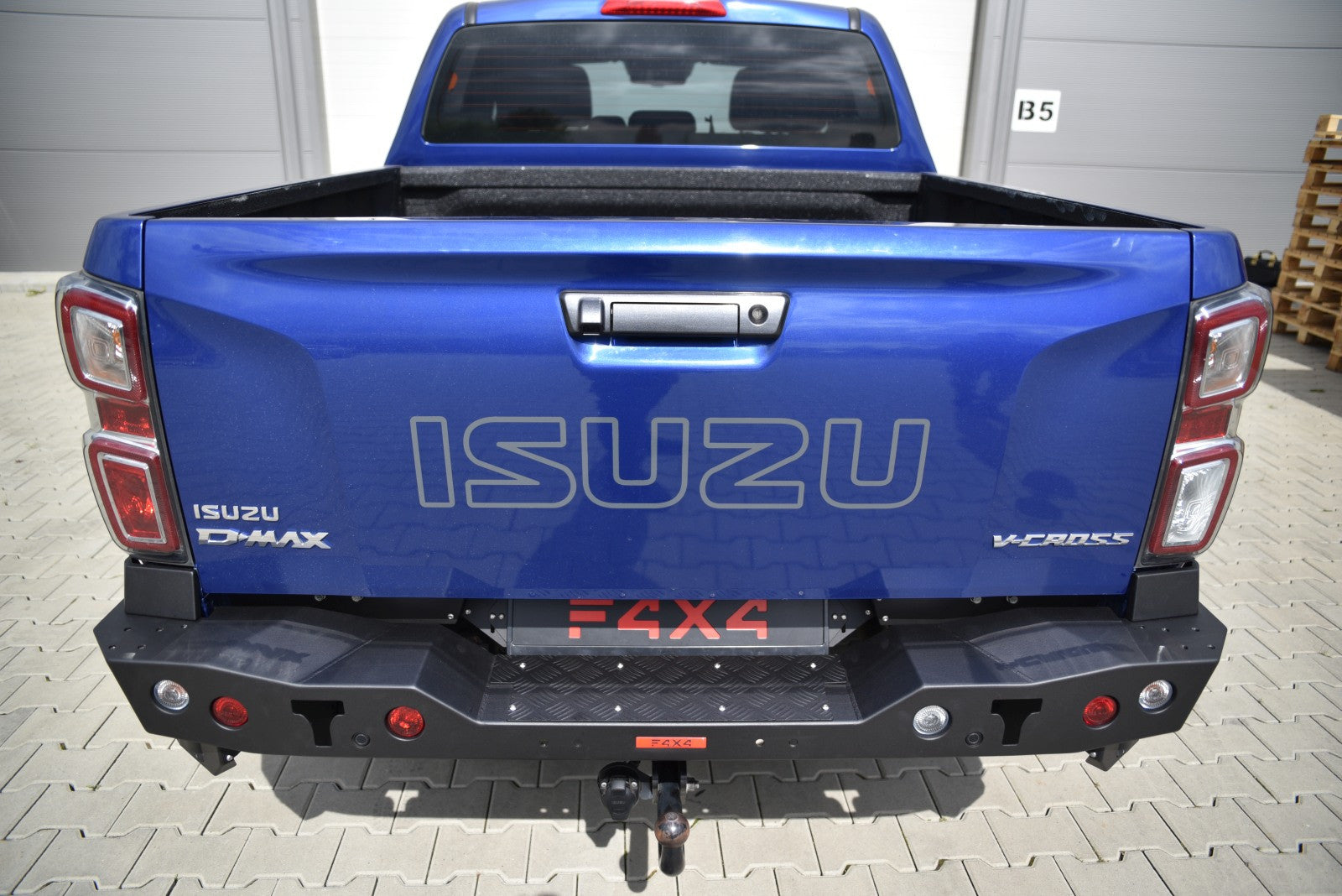 Zderzak tył standard pod oryginalną belkę haka Isuzu D-MAX 2020-