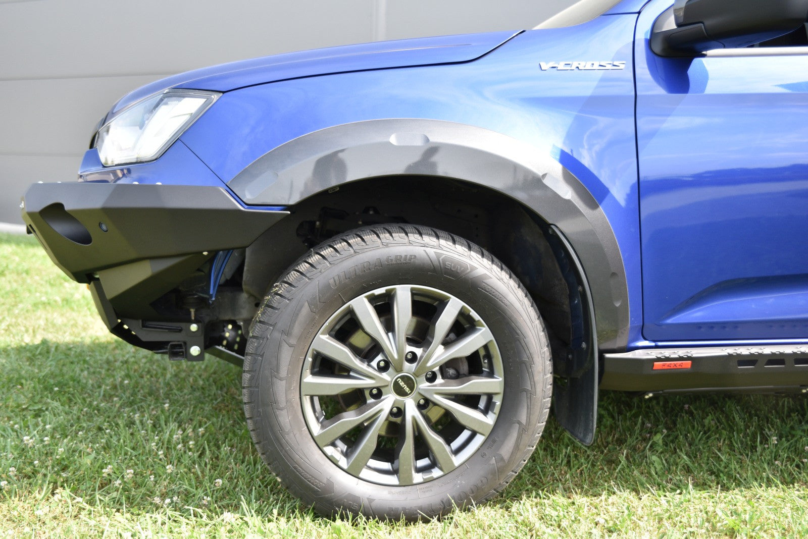 Zderzak przód standard Isuzu D-MAX 2020-