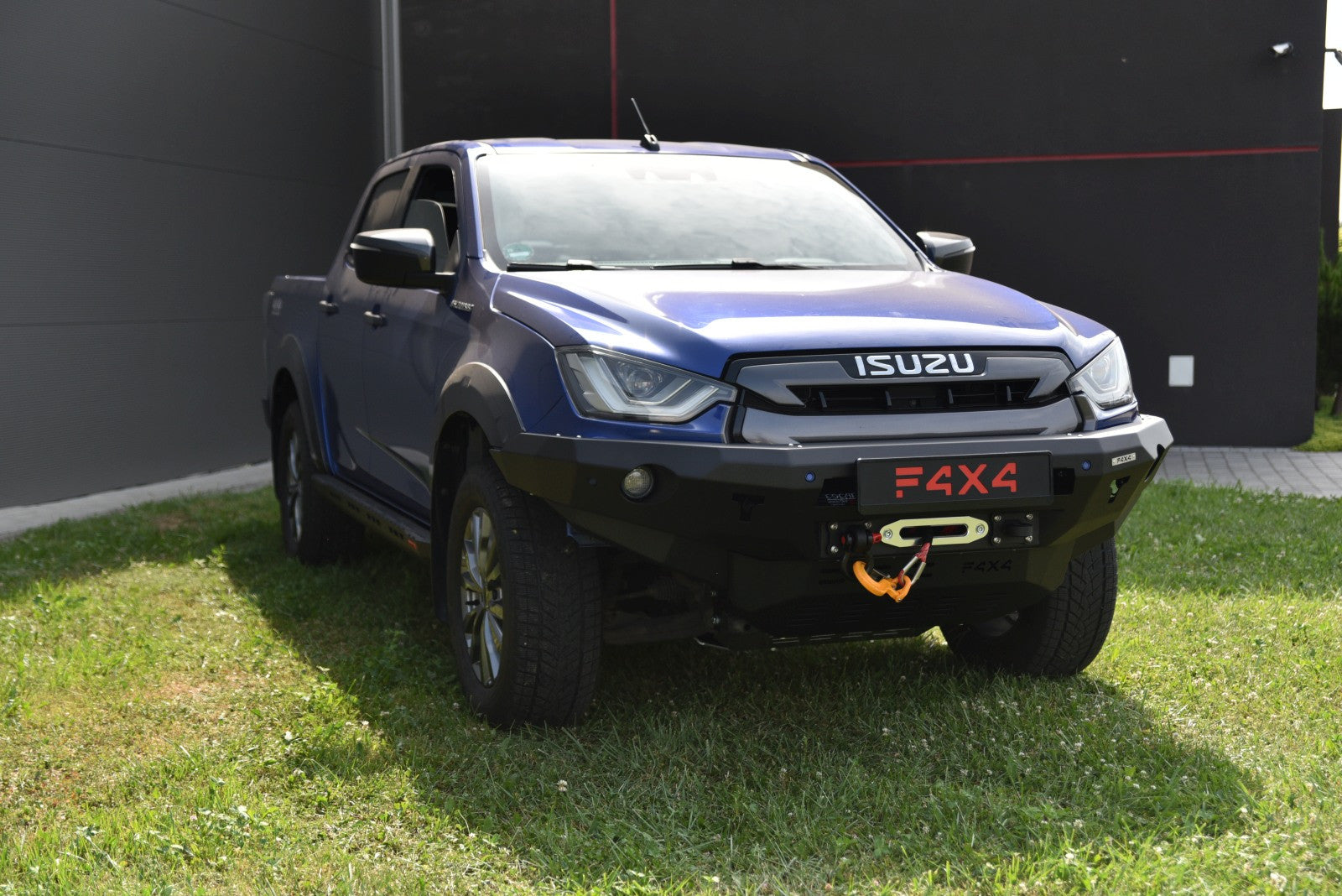 Zderzak przód standard Isuzu D-MAX 2020-