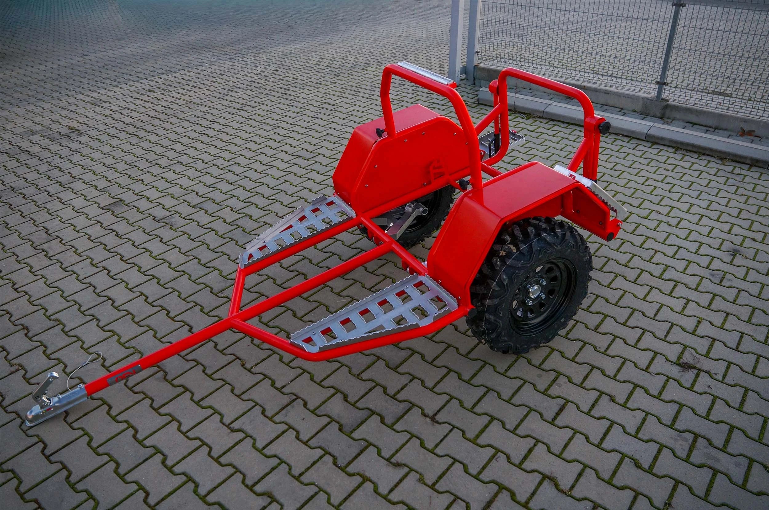 Przyczepa do transportu poszkodowanych DEFENTRON