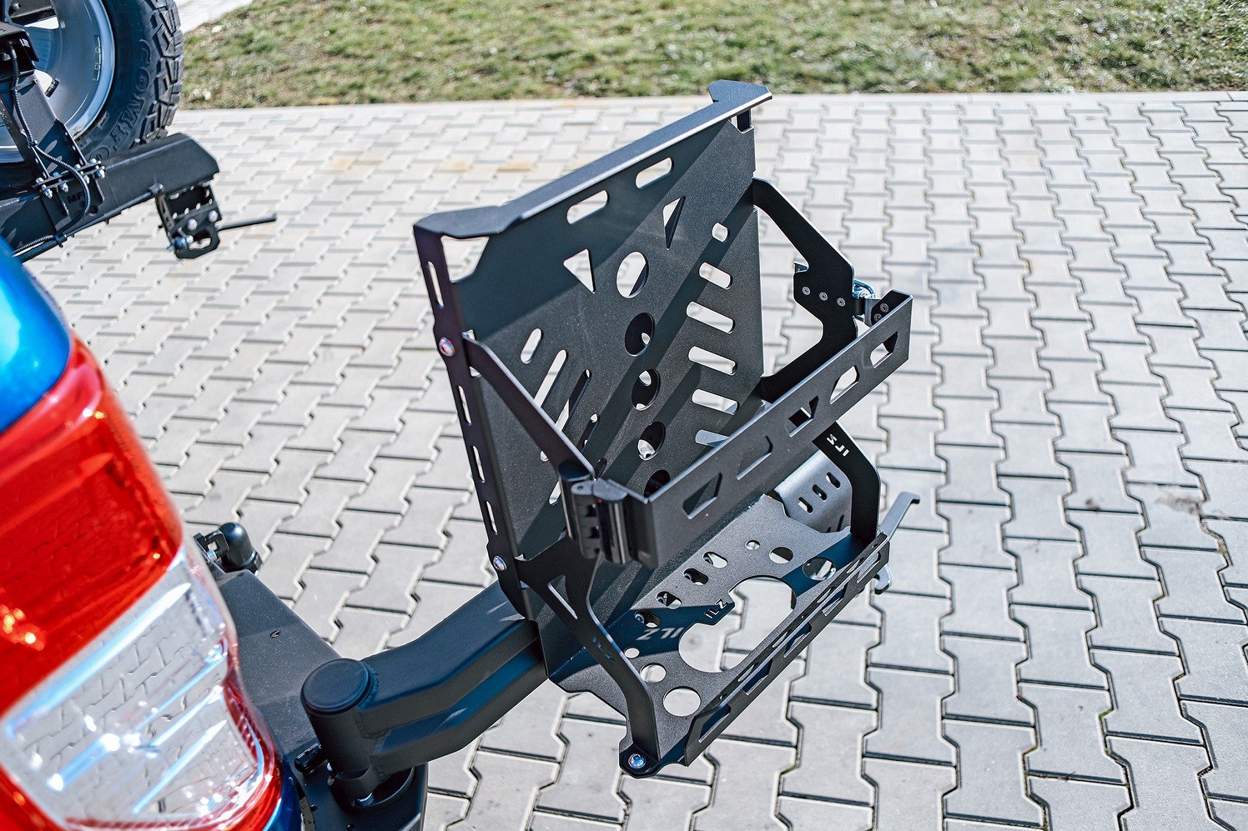 Kosz kanistra plastikowego 20L Toyota HZJ79DC/SC 24-