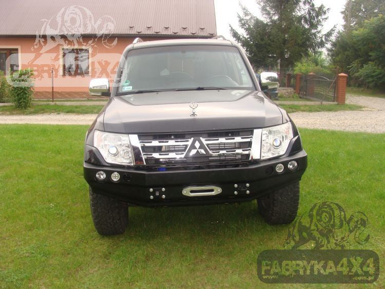 Zderzak przód Mitsubishi Pajero IV 06-15