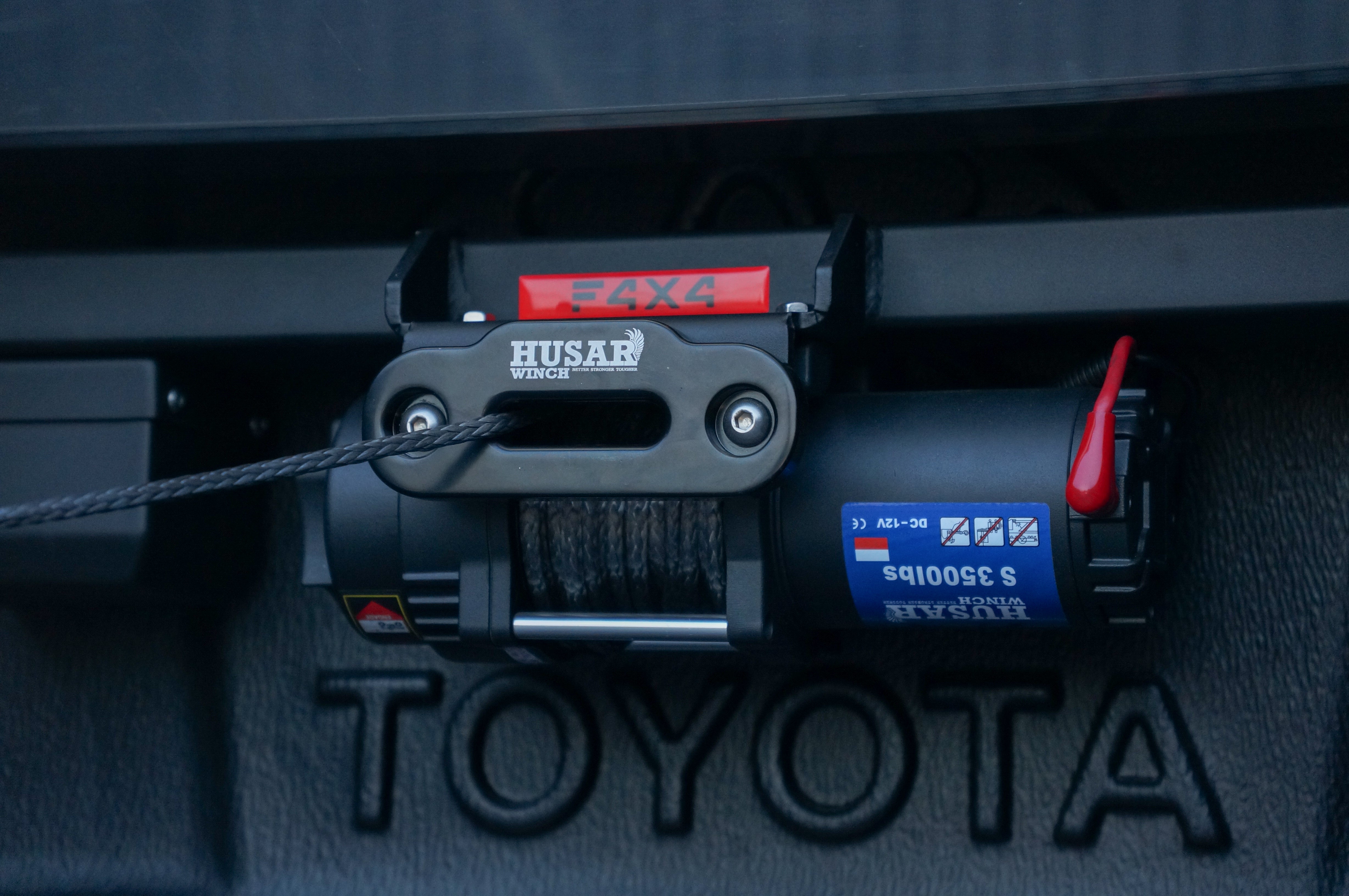 Belka wyciągarki na pakę Toyota Hilux Revo 2020-