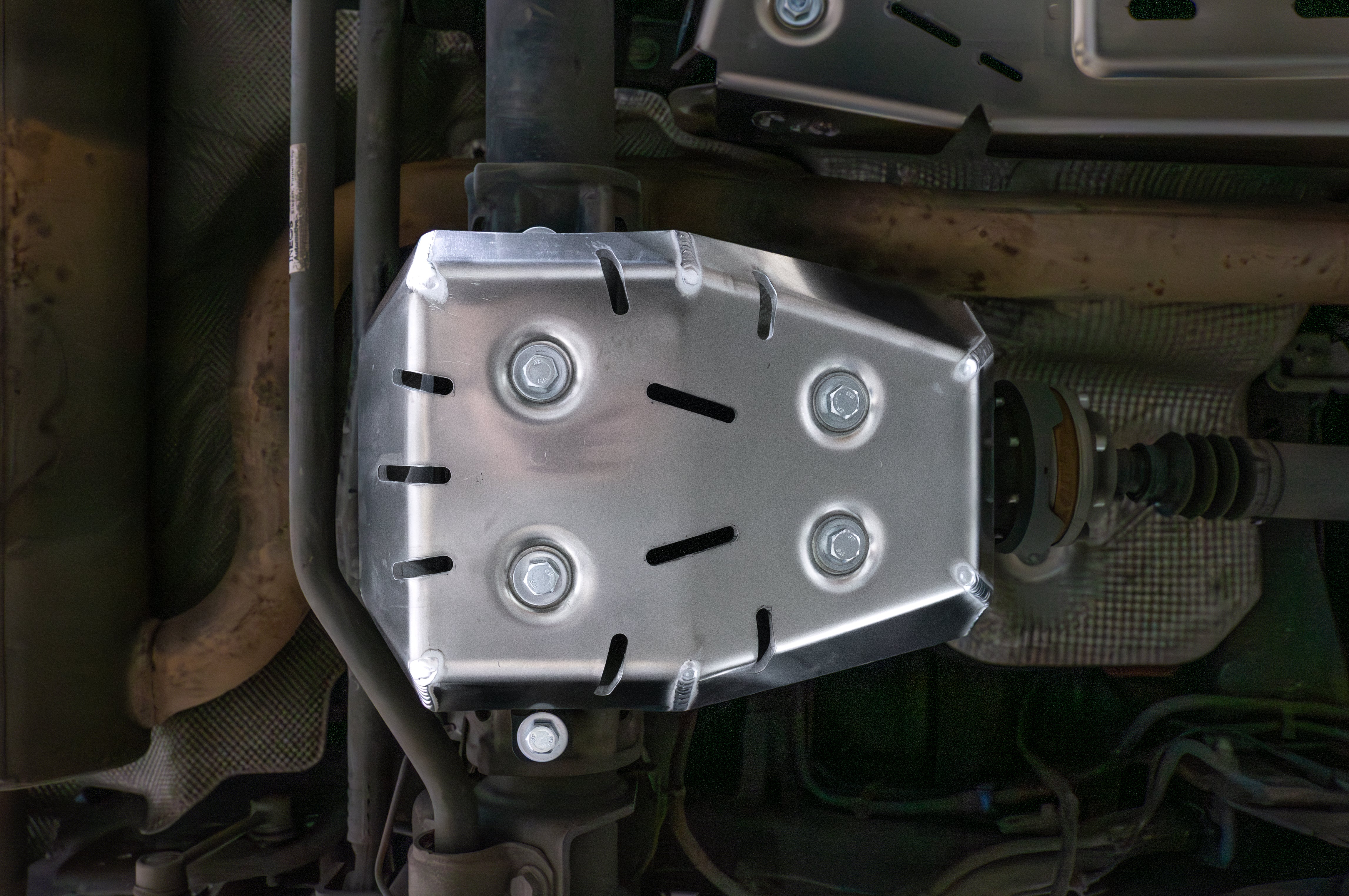 Oslona dyfra tył Ineos Grenadier Quartermaster 3.0B 2023-