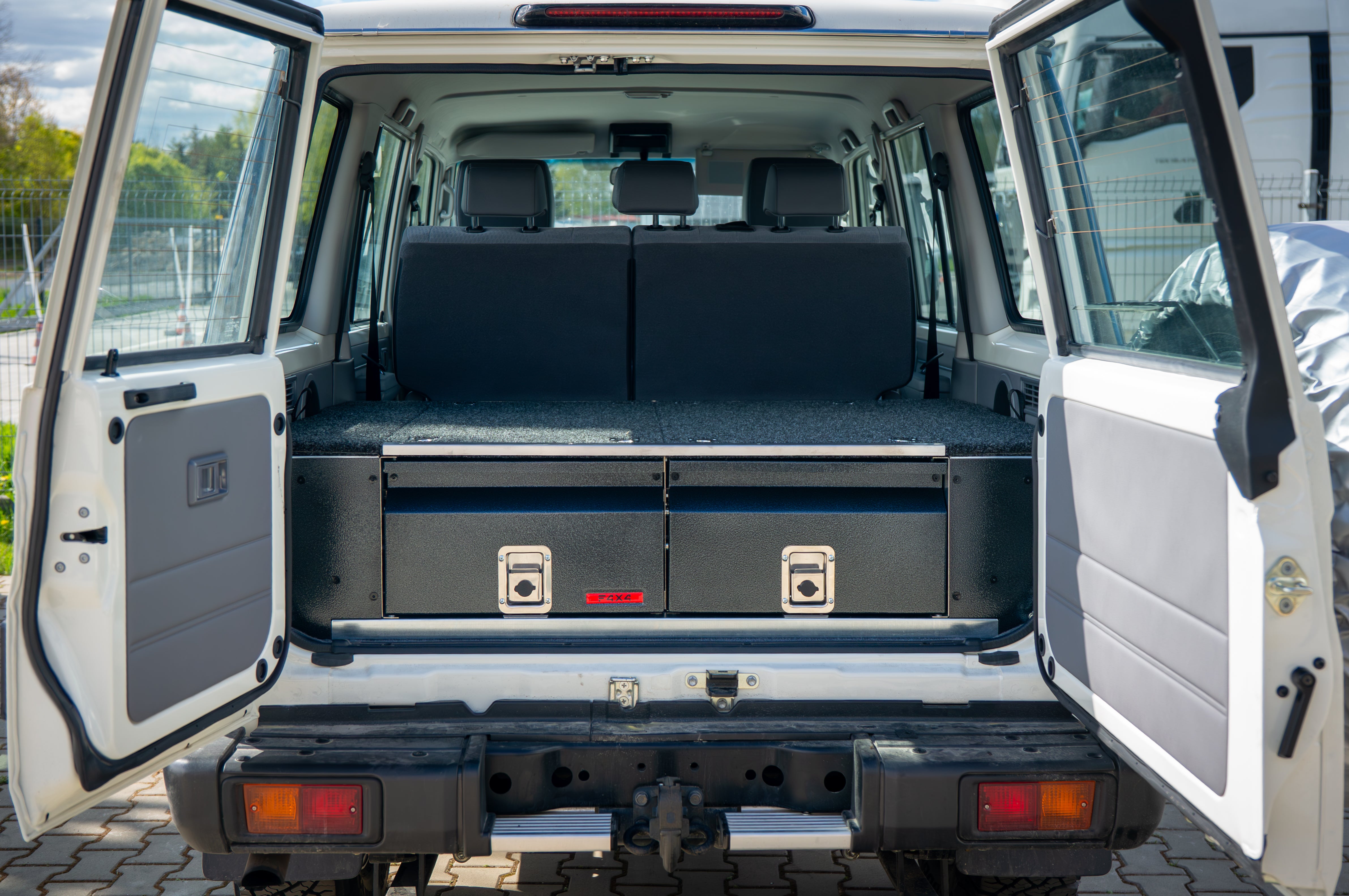 Zabudowa wyprawowa Toyota Land Cruiser HZJ76