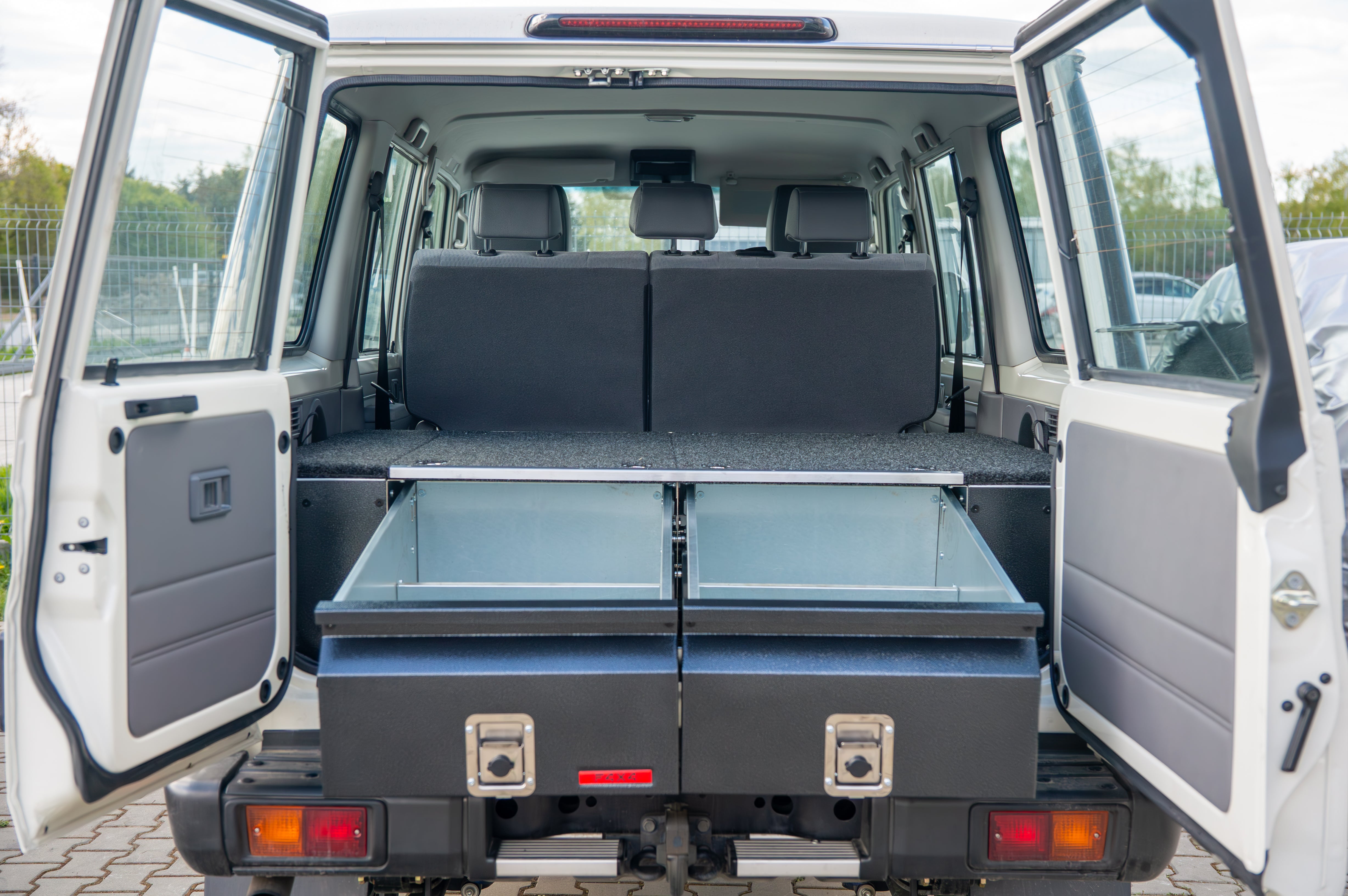 Zabudowa wyprawowa Toyota Land Cruiser HZJ76