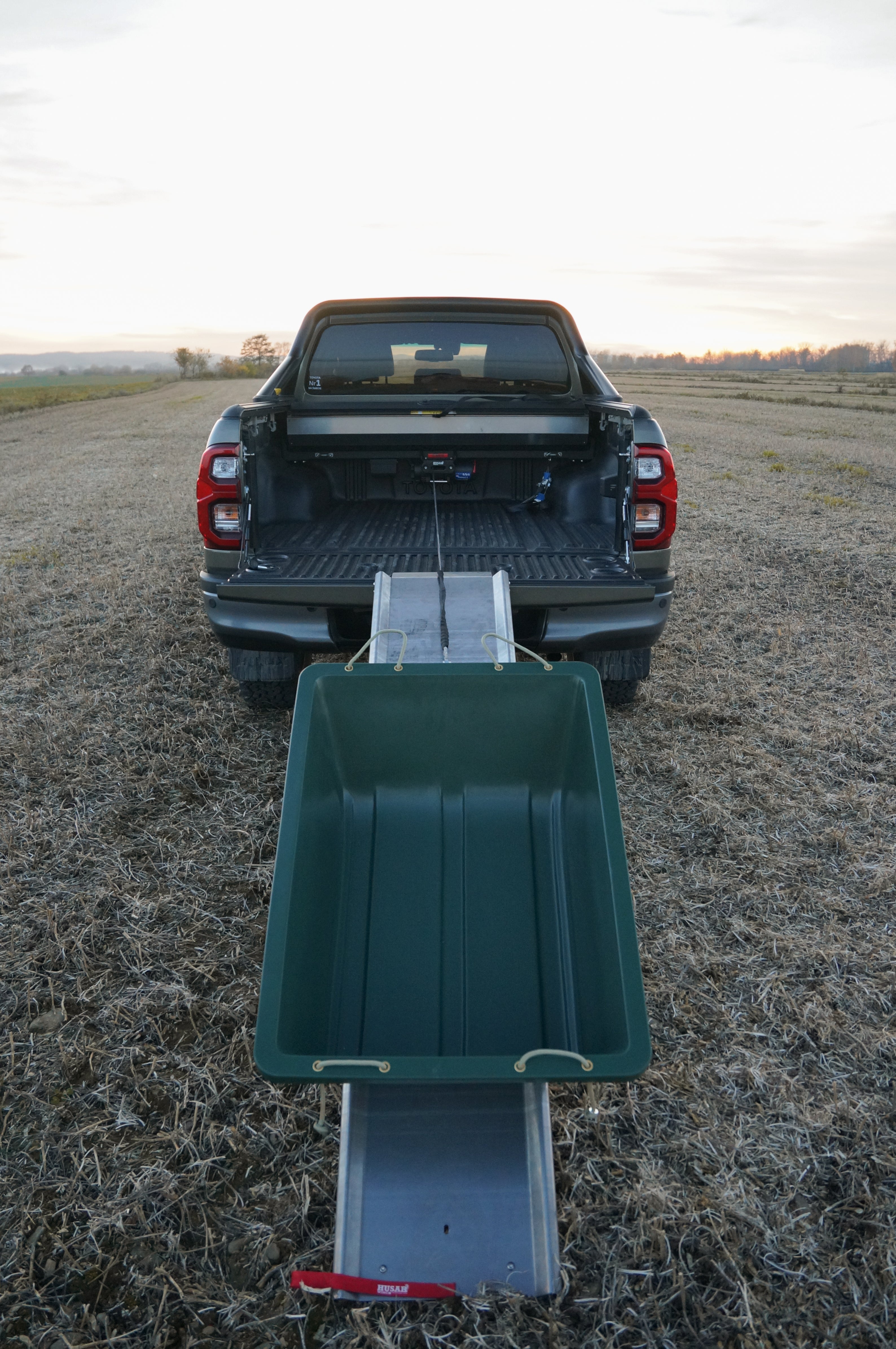 Belka wyciągarki na pakę Toyota Hilux Revo 2020-